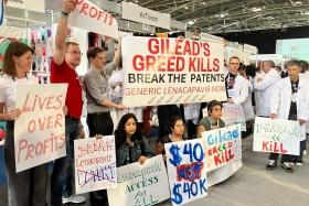 Médecins Sans Frontières (MSF) a manifesté lors de la Conférence internationale sur le sida pour réclamer une baisse des prix du Lénacapavir.