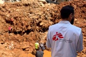 En collaboration avec Médecins Sans Frontières, les services municipaux procèdent à des travaux de réparation intensifs sur les canalisations d'égouts à Burj El Barajneh, après que les infrastructures hydrauliques ont été endommagées par une frappe israélienne en mars 2026.