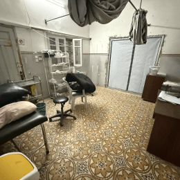 La salle des soins de la clinique MSF de la ville de Gaza, vide après la suspension des activités de MSF en raison de l'offensive militaire israélienne. Ville de Gaza, Gaza, septembre 2025. 