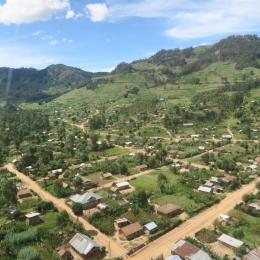 Vue aérienne de la ville de Lubero, en République démocratique du Congo. 