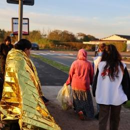 Les membres du personnel de MSF apportent leur aide aux survivants de naufrages ou de tentatives échouées de traversée de la Manche pour rejoindre l'Angleterre.
