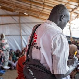 Des milliers de personnes fuient les violences au Soudan pour se réfugier dans le comté de Renk.