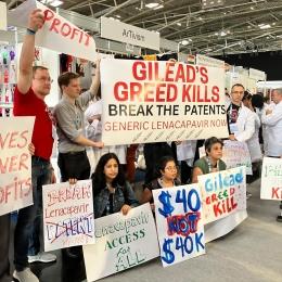 Médecins Sans Frontières (MSF) a manifesté lors de la Conférence internationale sur le sida pour réclamer une baisse des prix du Lénacapavir.