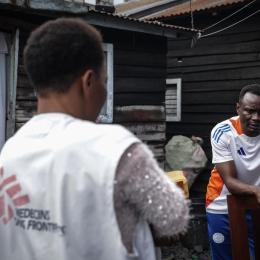 Trésor Tchomba Musikila, 30 ans, photographié après sa sortie du centre de traitement d'Ebola (ETC) de Munigi.
