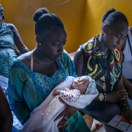 Haïti : à Port-au-Prince, les femmes risquent leur vie pour accéder aux soins médicaux