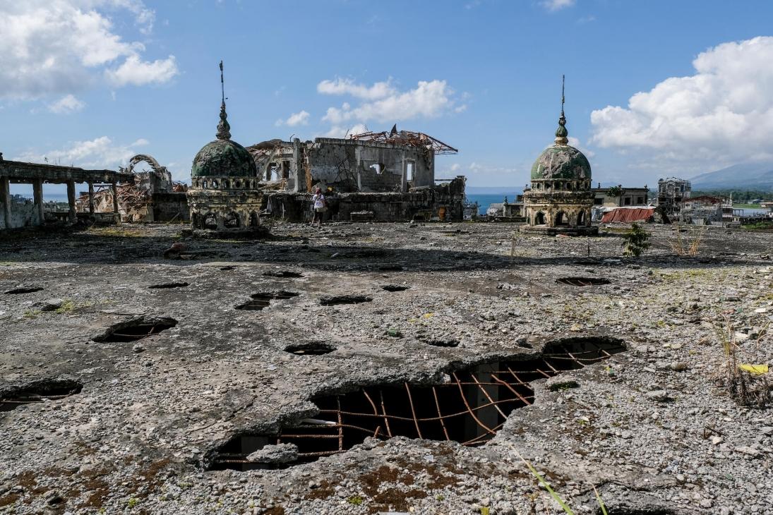 Près de trois ans après le retrait du groupe, la vie semble reprendre son cours notamment dans le centre-ville de Marawi