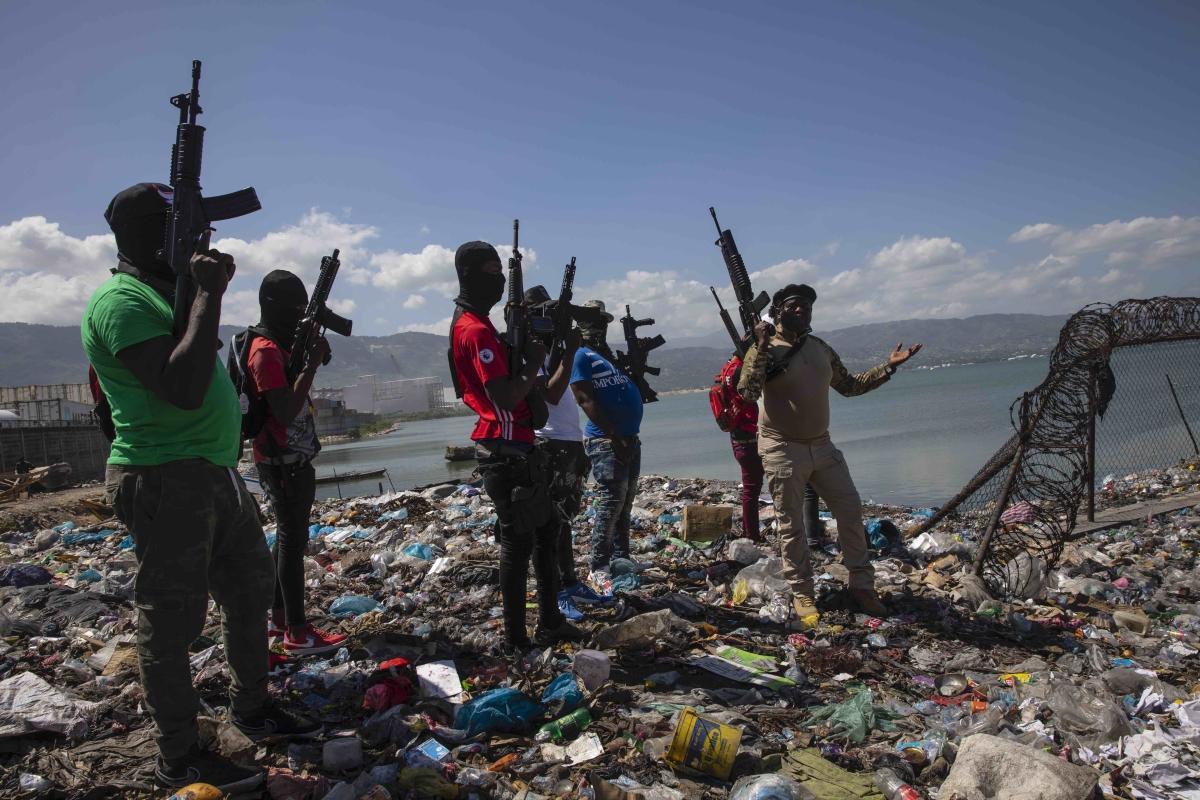 Exposición “En Port-au-Prince, la vida de las pandillas” en el Prix Bayeux Calvados-Normandie