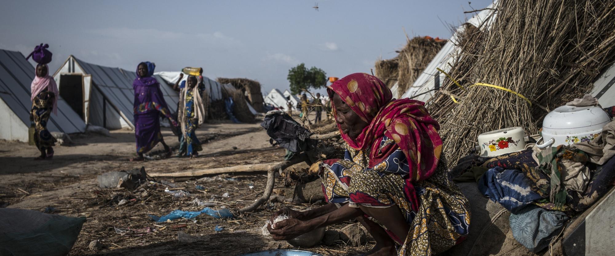 Scène de vie quotidienne dans le camp de réfugiés de Rann, dans l’Etat de Borno, dans le nord-ouest du Nigeria, en juillet 2017.