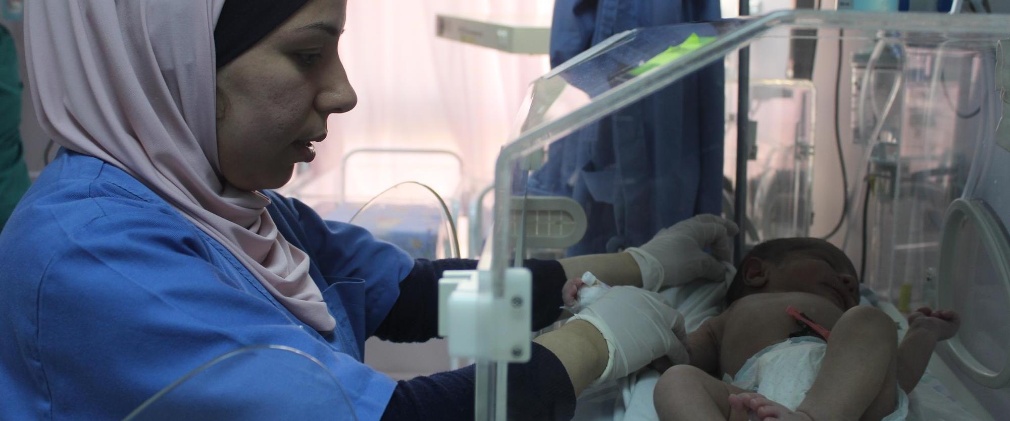 De nombreuses mères réfugiées syriennes accouchent prématurément de bébés qui ont besoin de soins néonatals. Ils sont pris en charge par MSF à Irbid, dans le nord de la Jordanie.