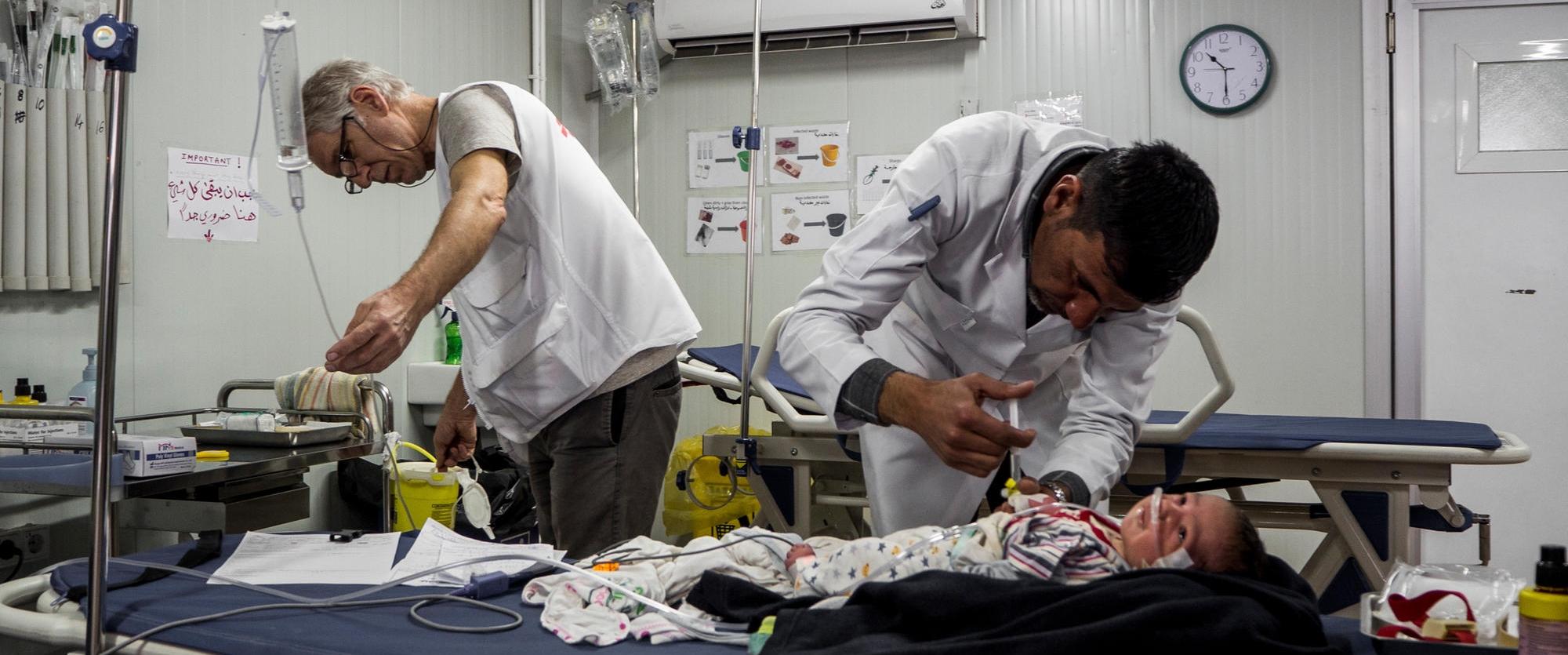 Salle d'urgence de l'hôpital MSF de Qayara, au sud de Mossoul. 