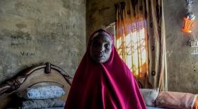 Portrait de Hadiza Saidu dans sa maison de Jibia, Etat de Katsina, Nigeria, décembre 2021