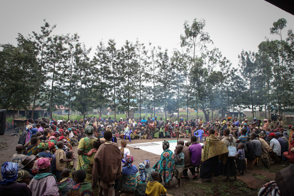 L'équipe MSF de Mweso organise une pièce de théâtre dans le cadre des activités de sensibilisation aux problématiques de santé mentale. © Sara Creta/MSF