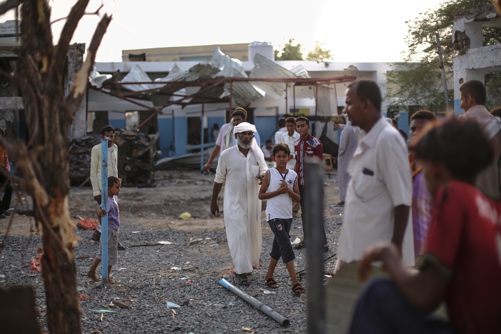  Le 15 août 2016, l’hôpital de la ville de Abs, située dans le gouvernorat de Hajjah, dans le nord-ouest du Yémen, a été touché par une frappe aérienne de la coalition dirigée par l’Arabie saoudite. Cette attaque  était la quatrième en un an touchant une structure de soins MSF. Avec 19 morts et 24 blessés, c’était aussi la plus meurtrière. © Rawan Shaif