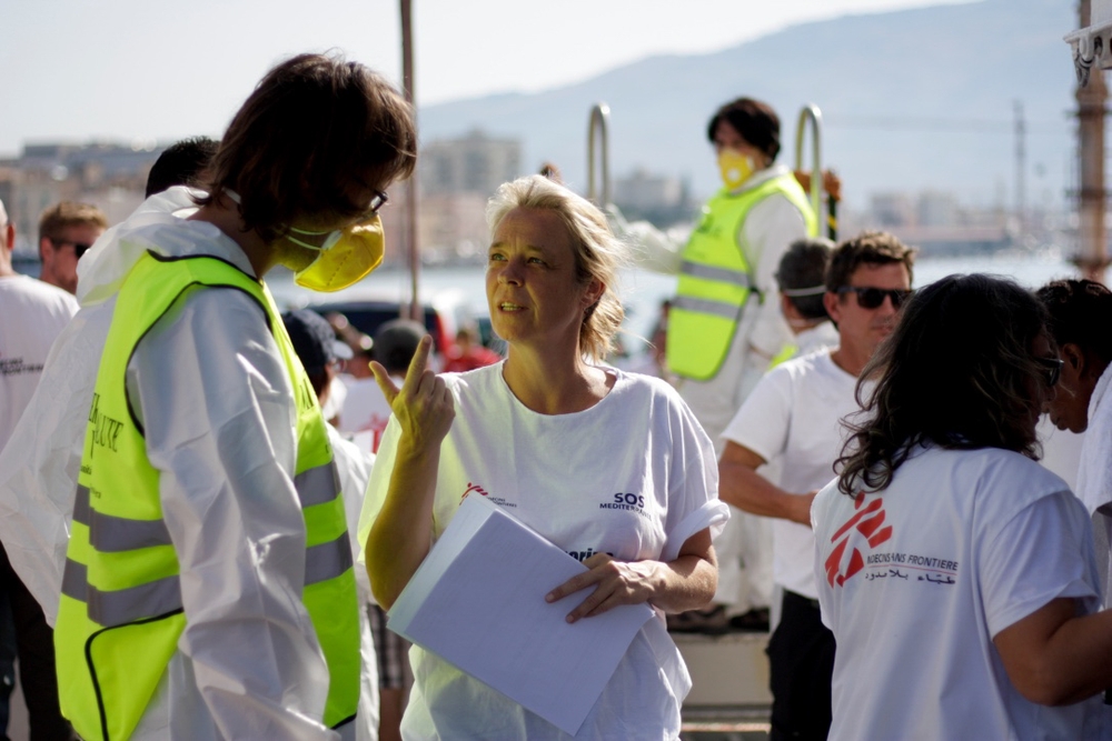 Le Dr. Erna Rijnierse, médecin à bord de l’Aquarius