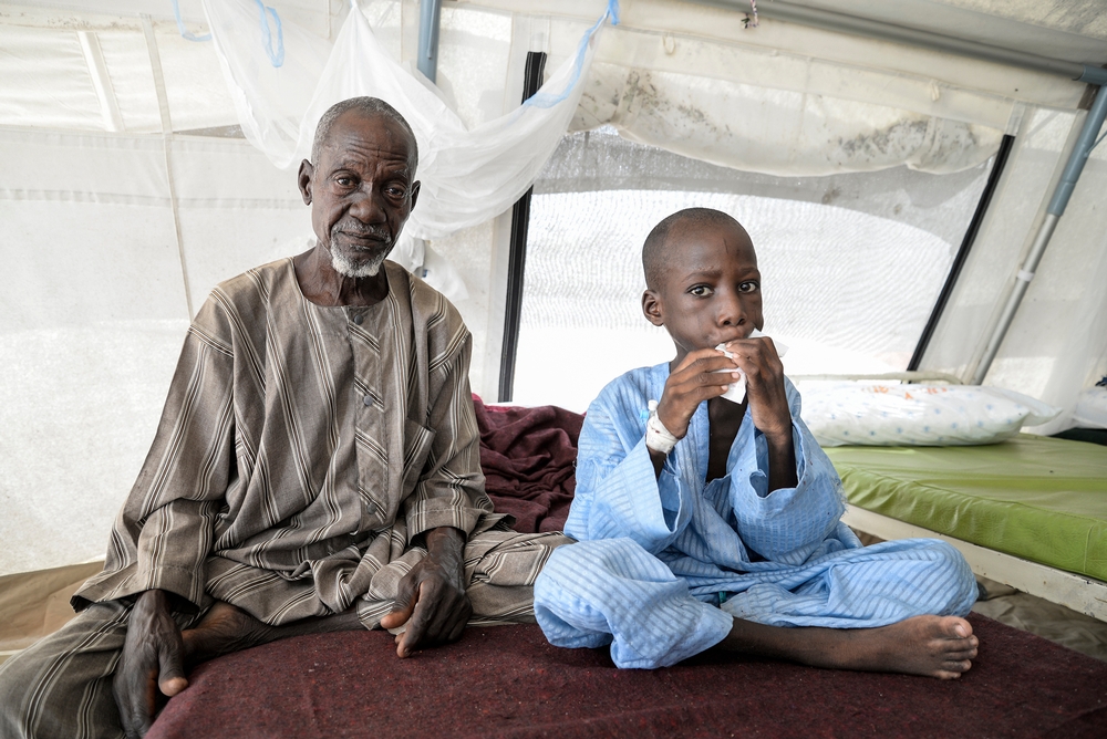 Bintou, 8 ans, était atteint de malnutrition aiguë et de complications. Il a été hospitalisé dans le centre nutritionnel MSF à Maiduguri. 