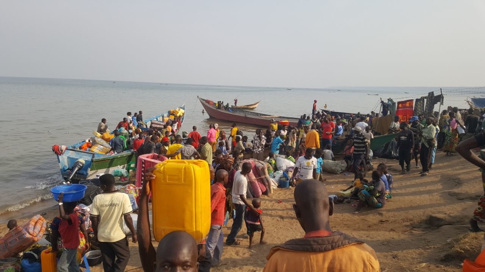 Arrivée de réfugiés congolais en Ouganda, après avoir traversé le lac Albert en bateau. Février 2018 © MSF
