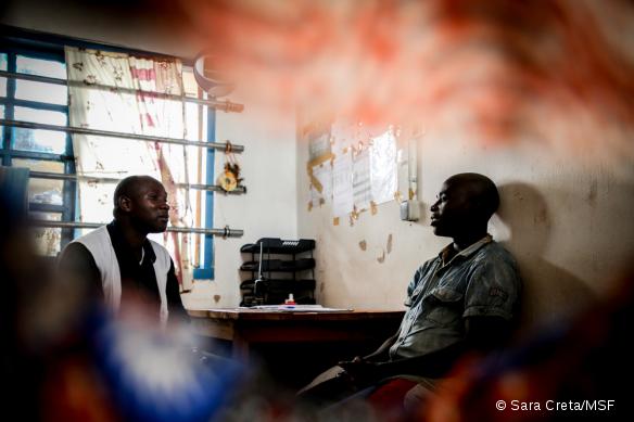 Consultation de santé mentale à l'hôpital MSF de Mweso, en RDC. Septembre 2017